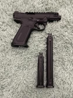 Страйкбольный пистолет 