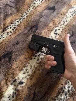 страйкбольный пистолет