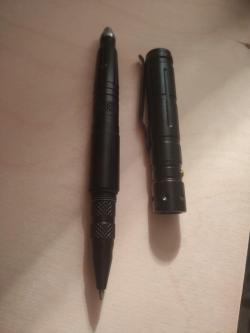 Тактическая ручка с фонариком, лезвием