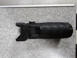 Тактическая рукоять на цевьё