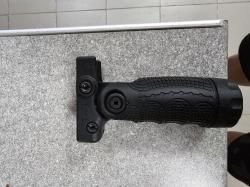 Тактическая рукоять на цевьё