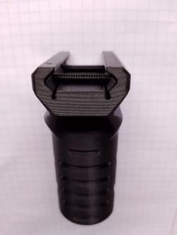 Тактическая рукоятка на цевье ( планка Пикатинни / Вивер ) пластик.