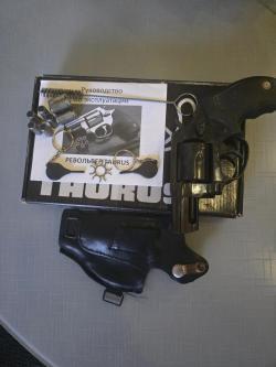 Taurus LOM-13 кал 9 PA, травматический револьвер