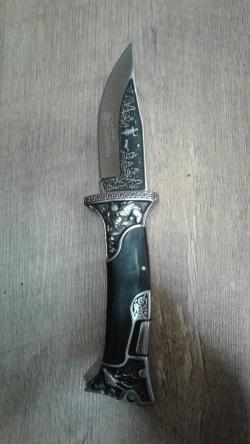 Мощный складной охотничий нож с гравировкой Красавец Клеймо