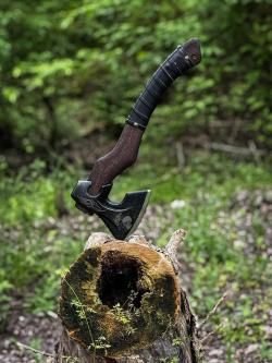 Топор из стали 65г