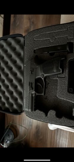 Травматический пистолет SigSauer SD320