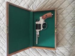 Револьвер Наган 95/9 охолощенный хромированный в подарочном исполнении 