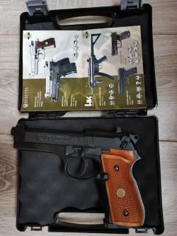 Umarex Beretta M92 FS глянец, дерево и KWC Beretta 92 CO2 6мм