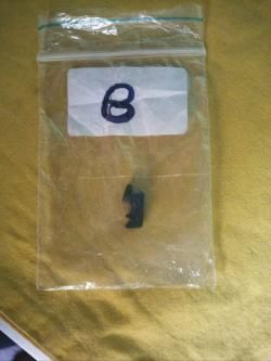 Выбрасыватель для пистолетаПМ Макарова красного цвета. Оригинал