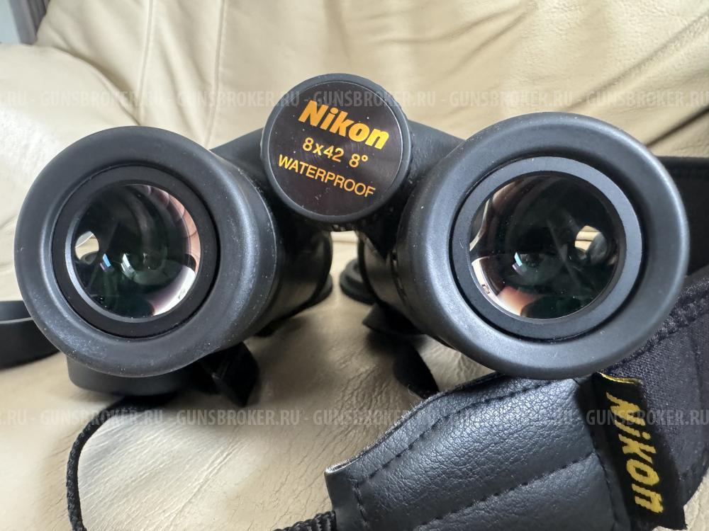 Бинокль Nikon Monarch 7 8x42