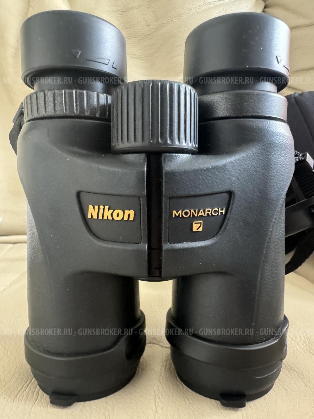 Бинокль Nikon Monarch 7 8x42