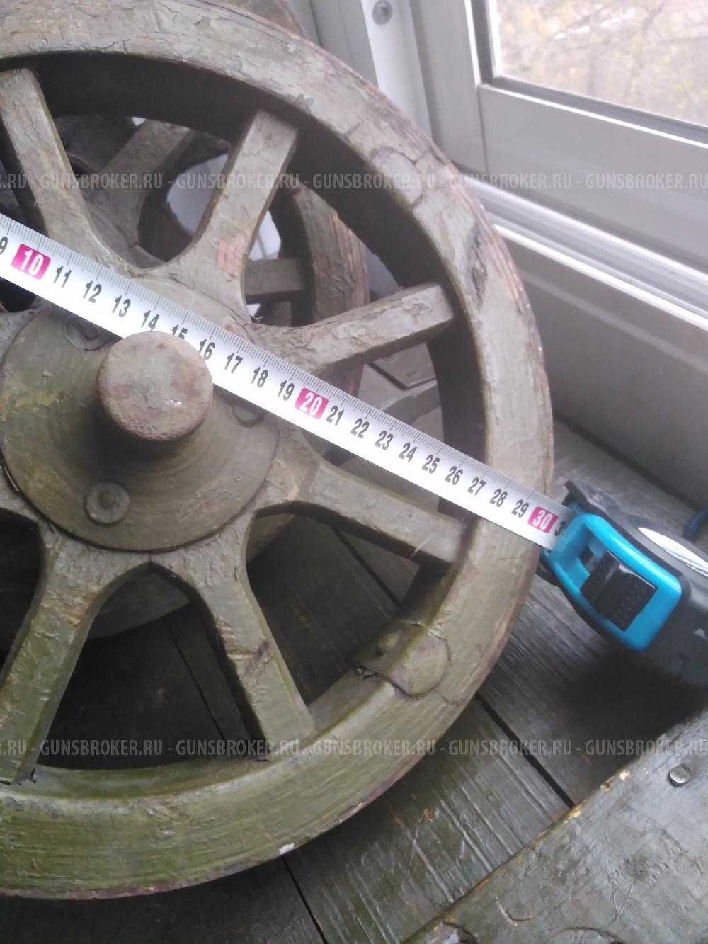 Бубен ППШ. Пулемет Максим. Колеса. 