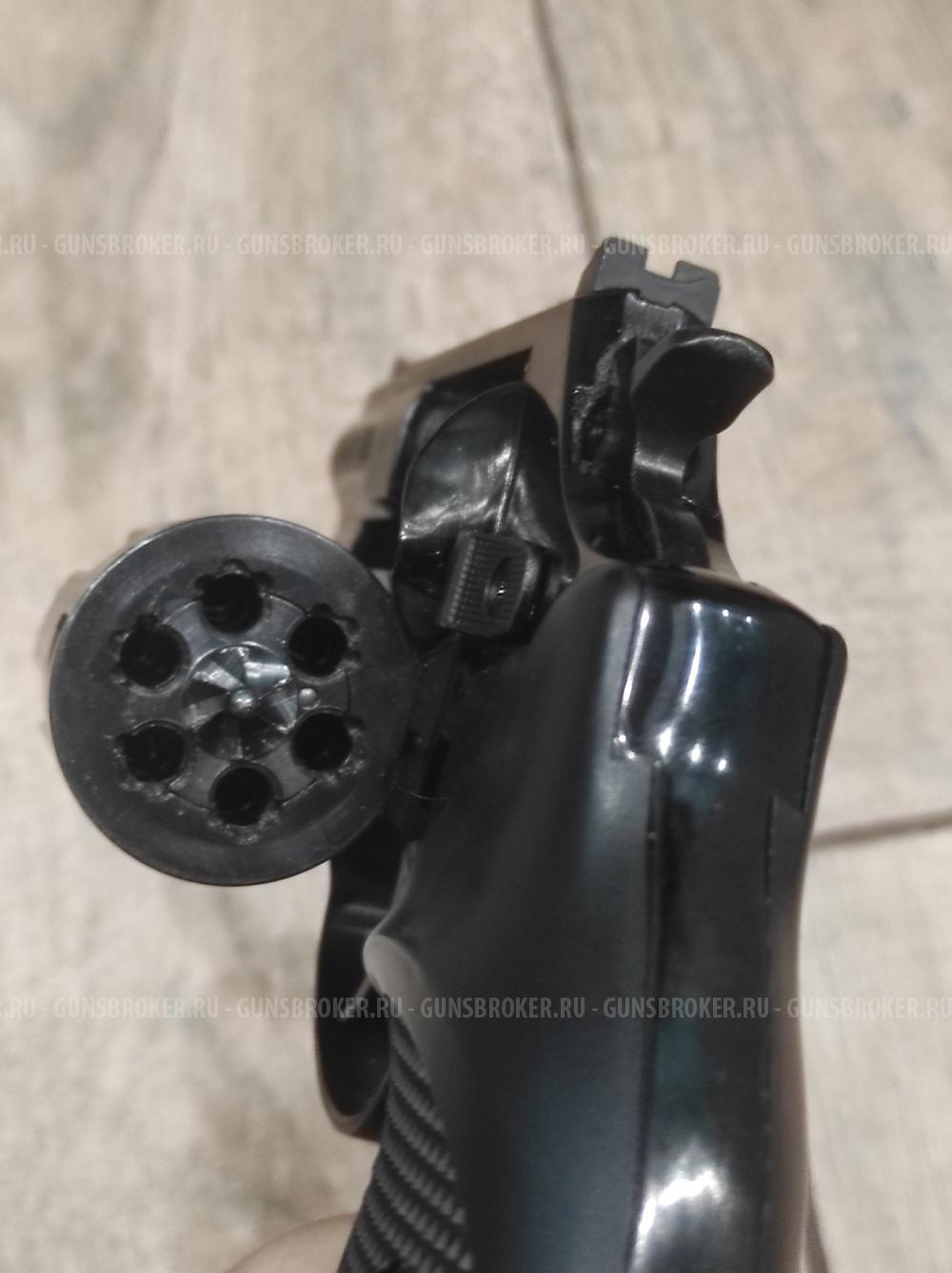 Бульдог из первой партии с вороненым барабаном. Новый!