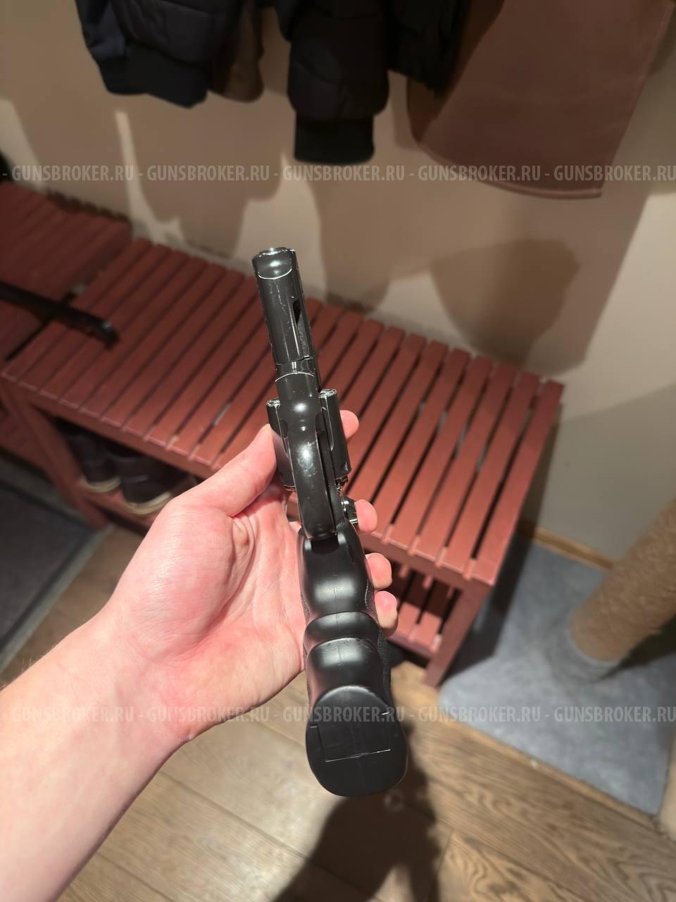 Dan Wesson 2.5 револьвер страйкольный