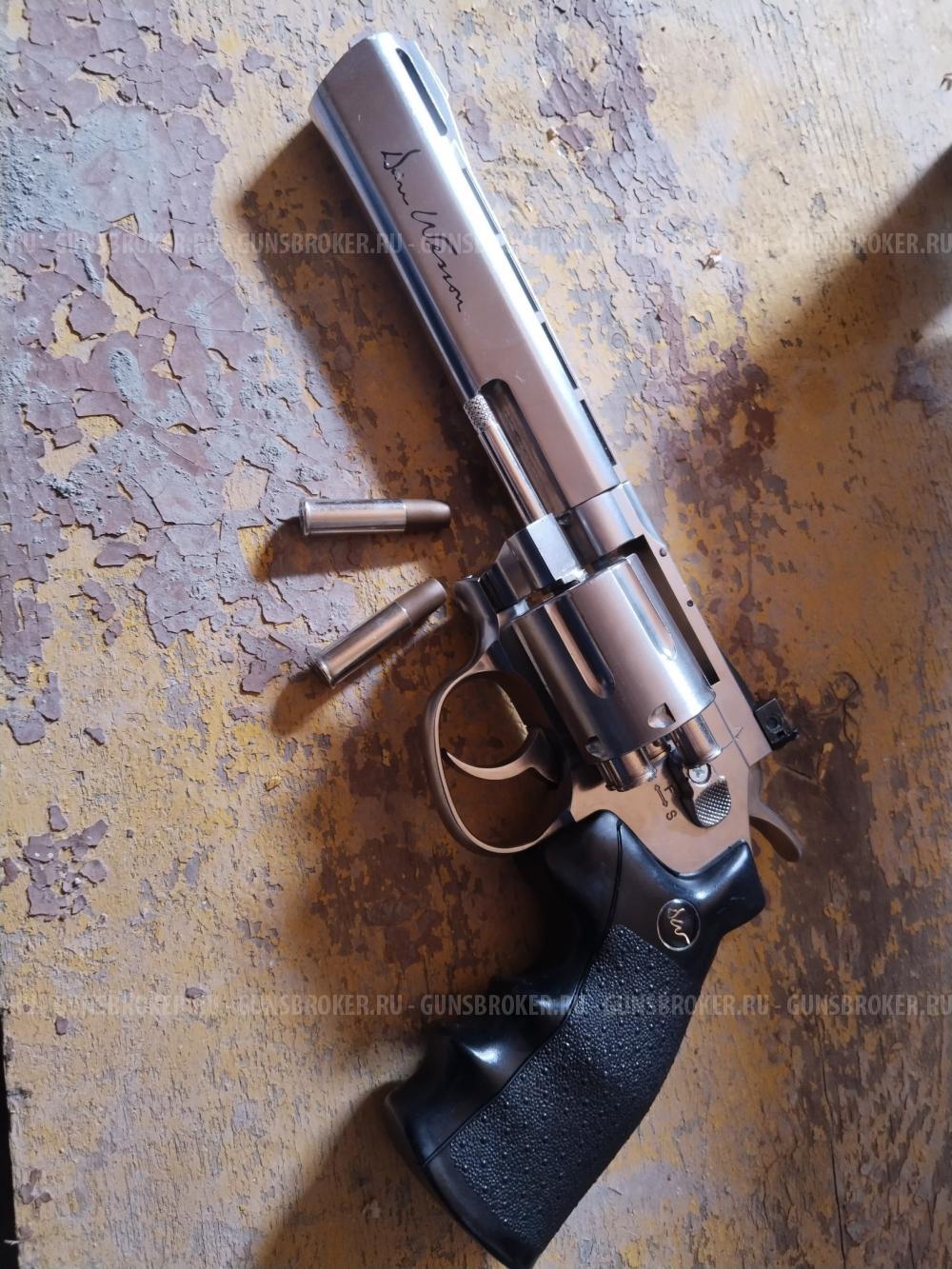 Dan Wesson револьвер 