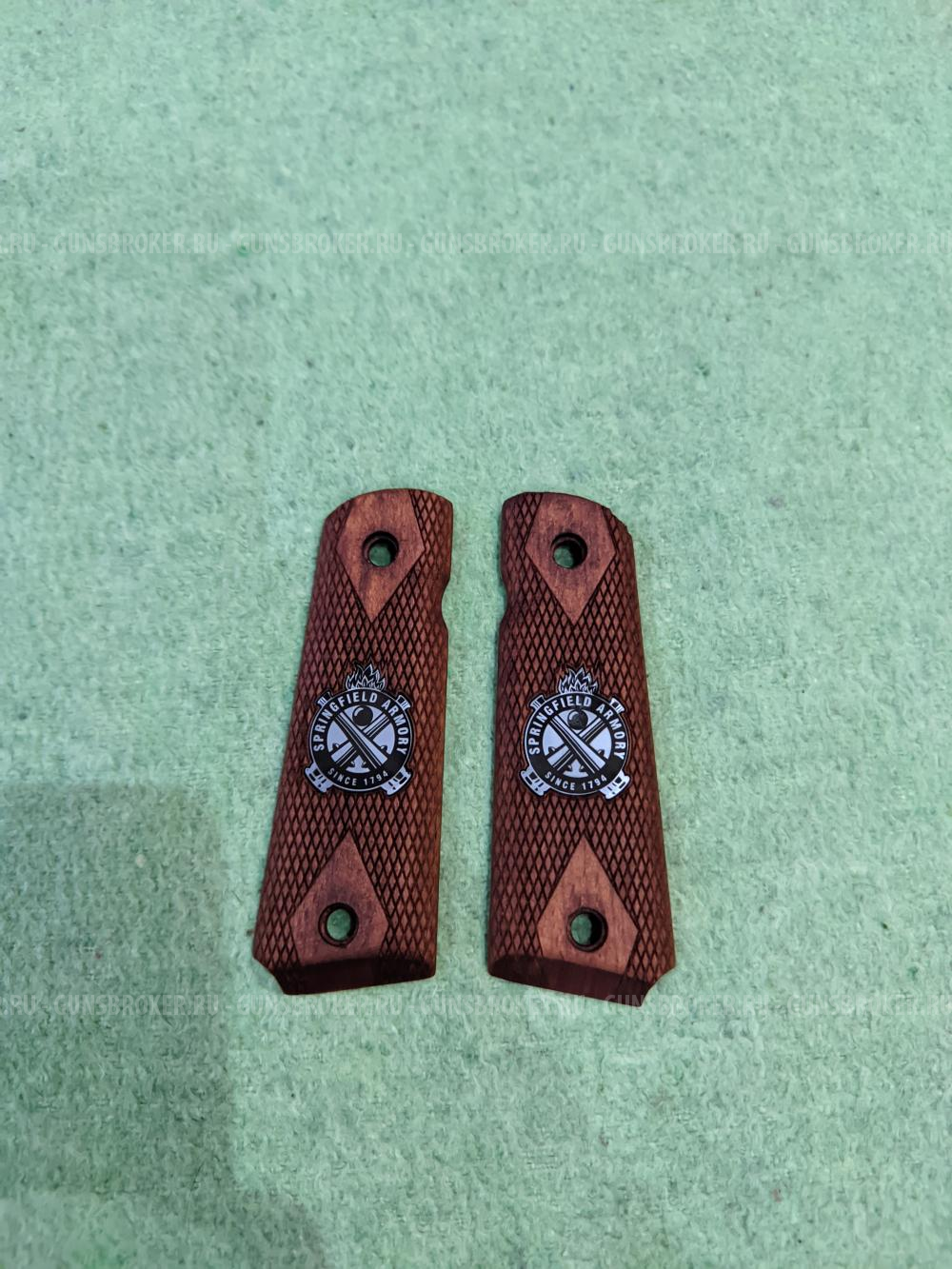 Деревянные накладки на ручку Colt 1911