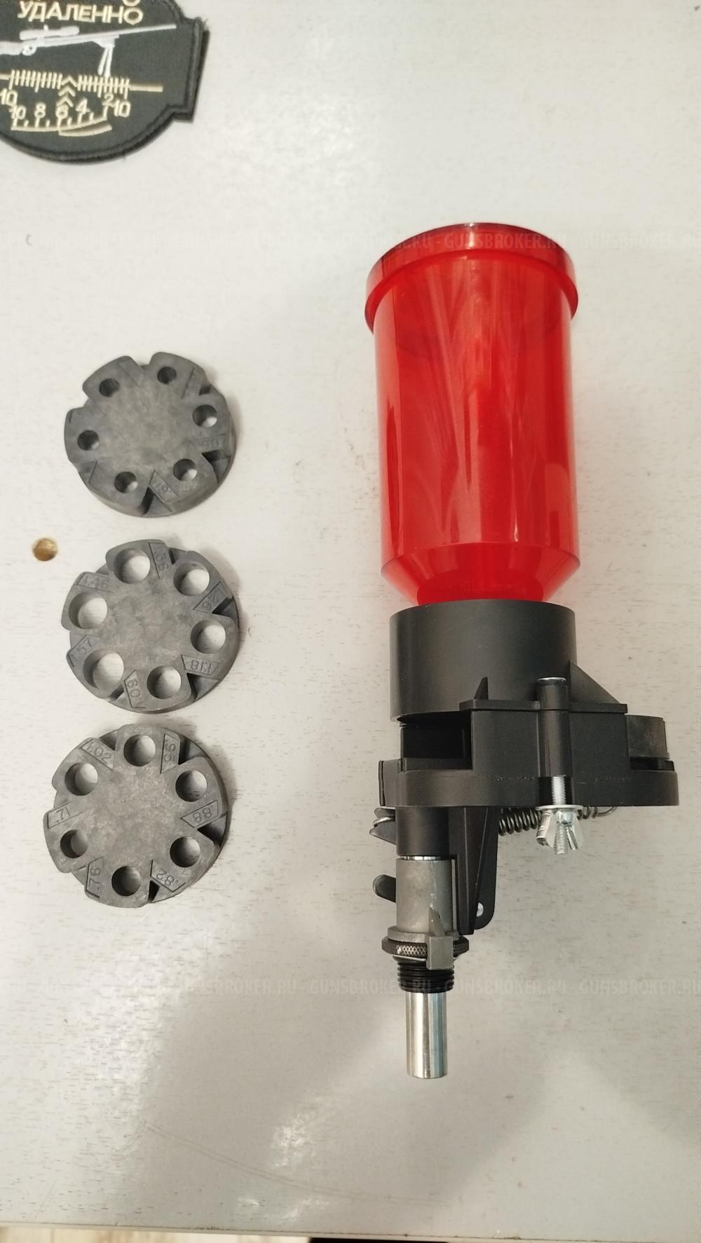 Дозатор для пороха, капсулятор и 3 кольца для матриц.