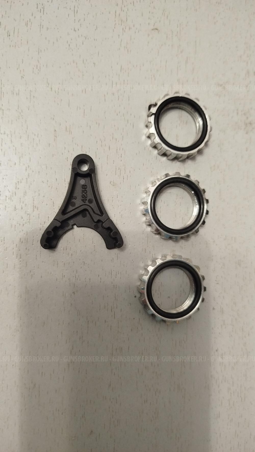 Дозатор для пороха, капсулятор и 3 кольца для матриц.