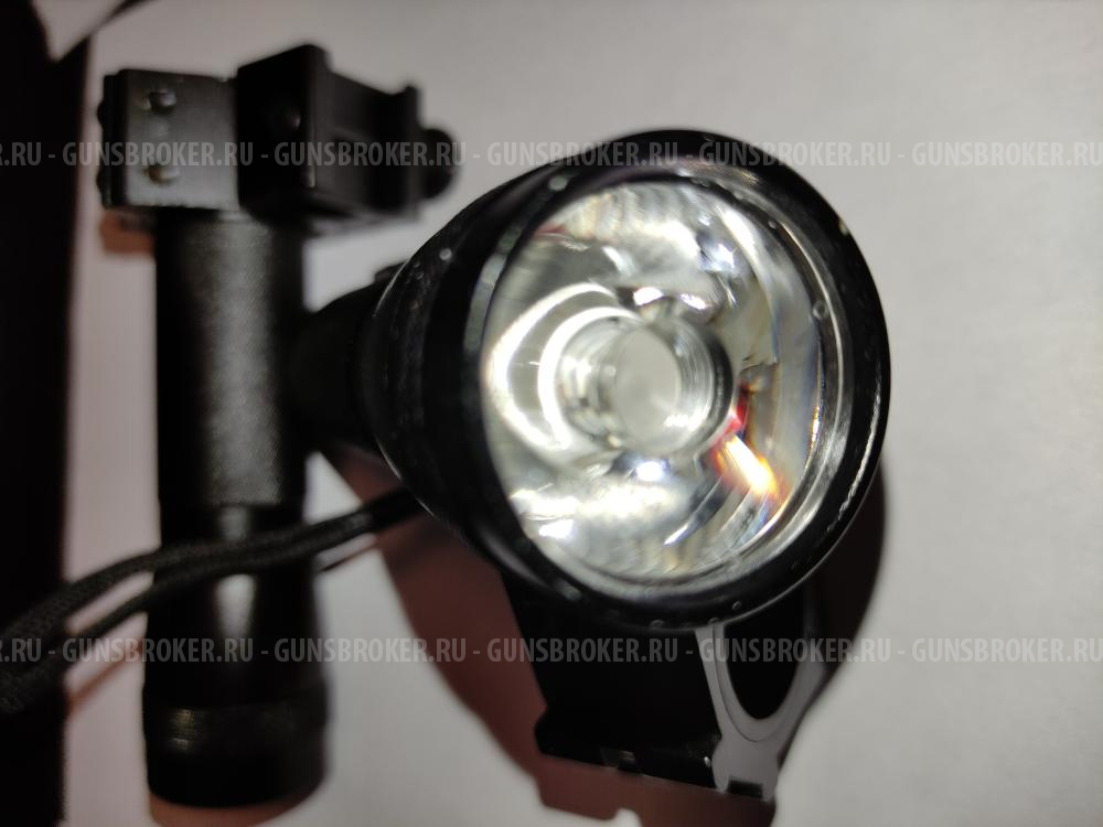 Фонарь на планку пикатини