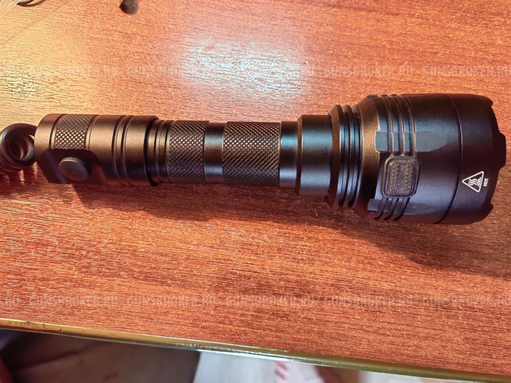 Фонарь "Nitecore P30"