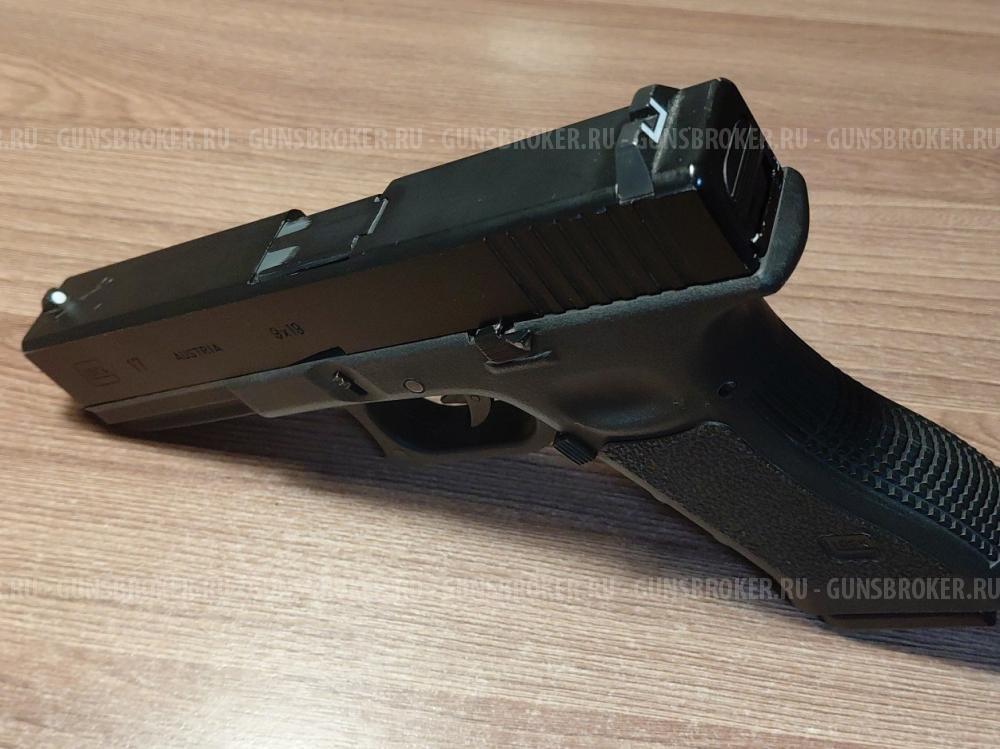 Glock 17 East Crane