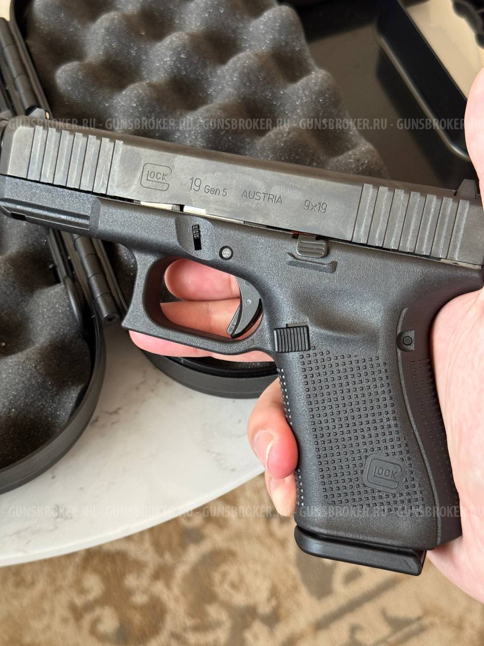 Глок-т 19 glock-T 10x28  пистолет на руках номер 002
