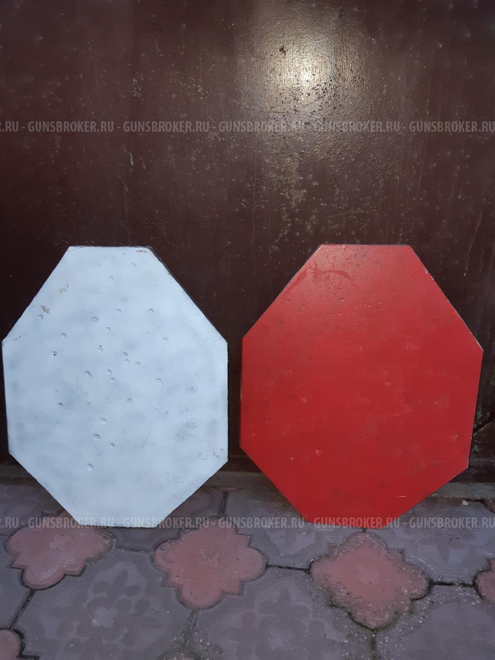 Гонги, пулеуловитель и металлические мишени.