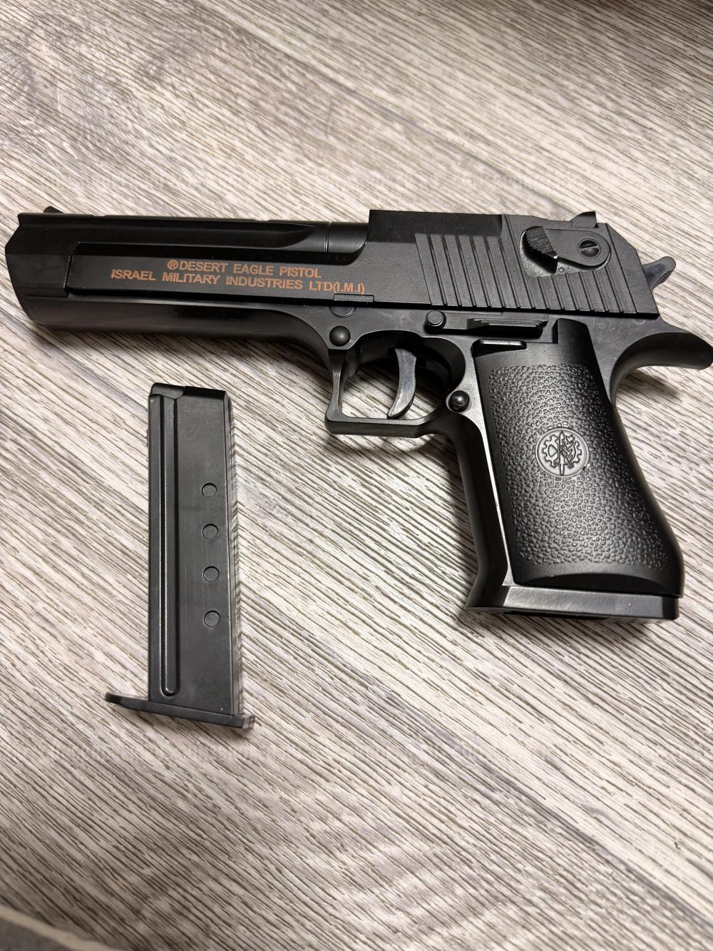 Игрушечный пистолет с пульками Desert Eagle