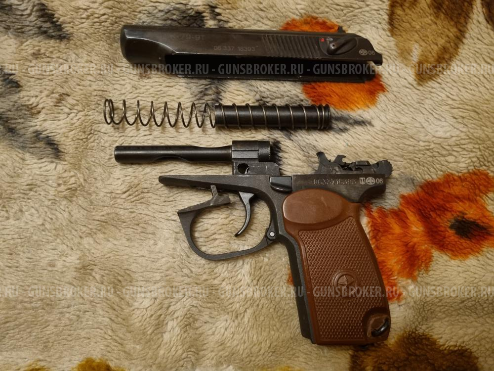 ИЖ-79-9Т Пистолет газовый с возможностью стрельбы патронами с резиновой пулей.