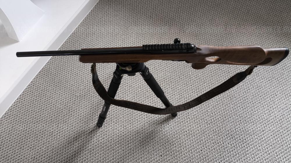 карабин anschutz 1761 d hb walnut classic light 22 WMR.