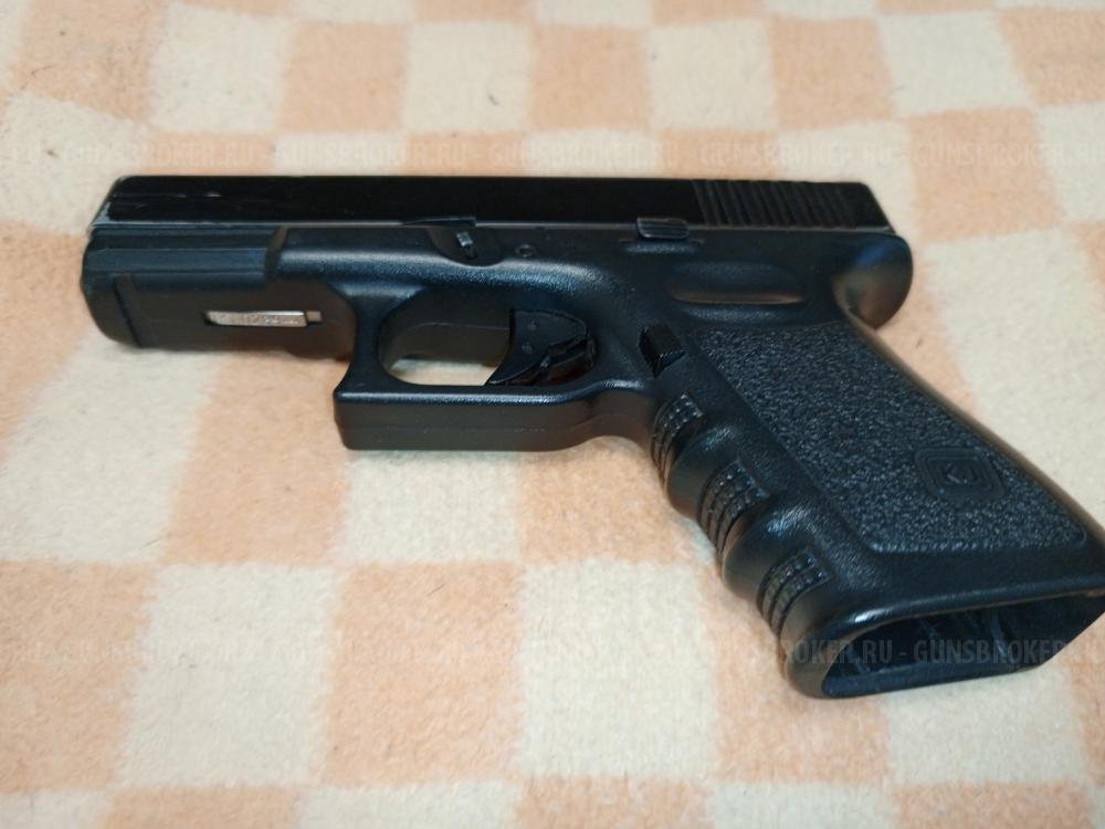 Страйкбольный пистолет (Airsoft) в дизайне Glock от от всемирно известной фирмы KJW, Тайвань.