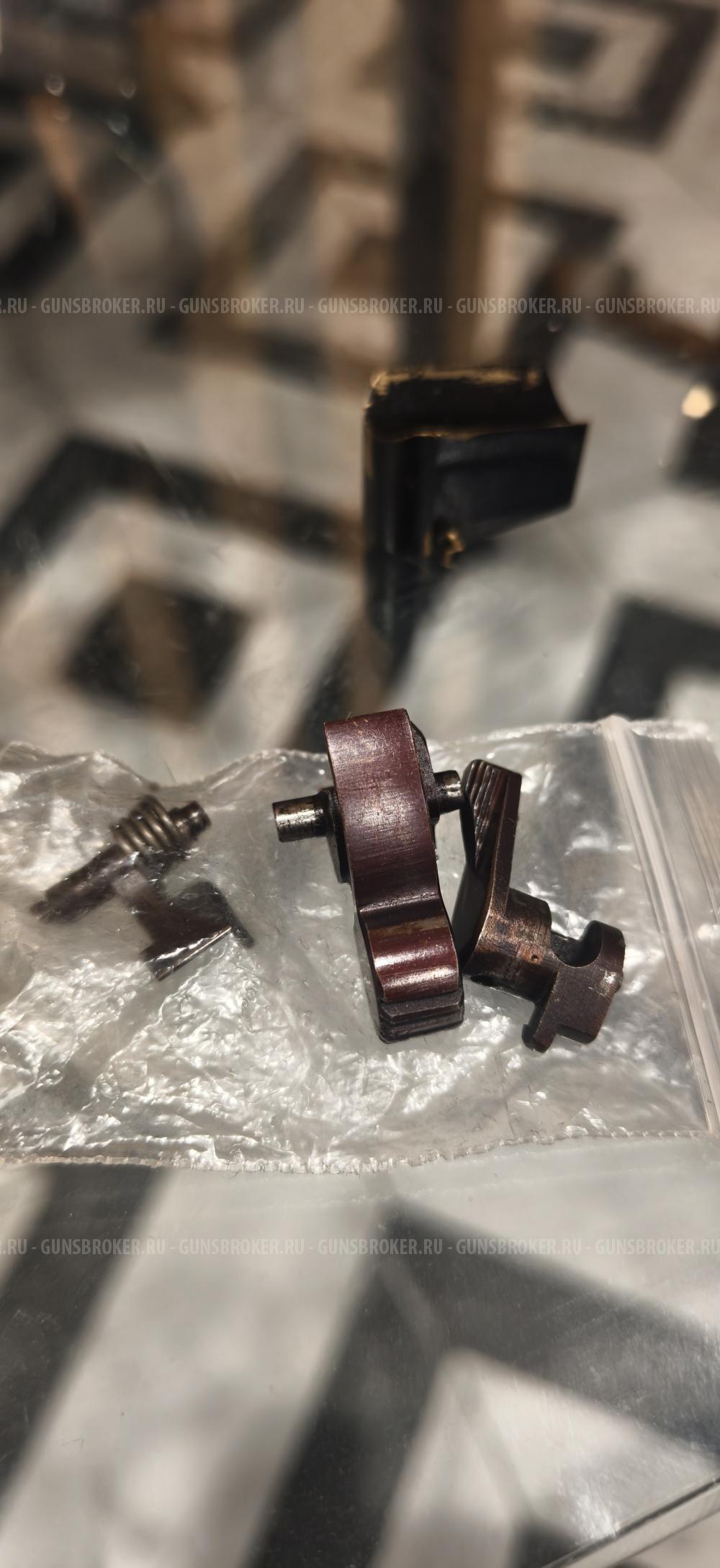 Красный курок и предохранитель пм