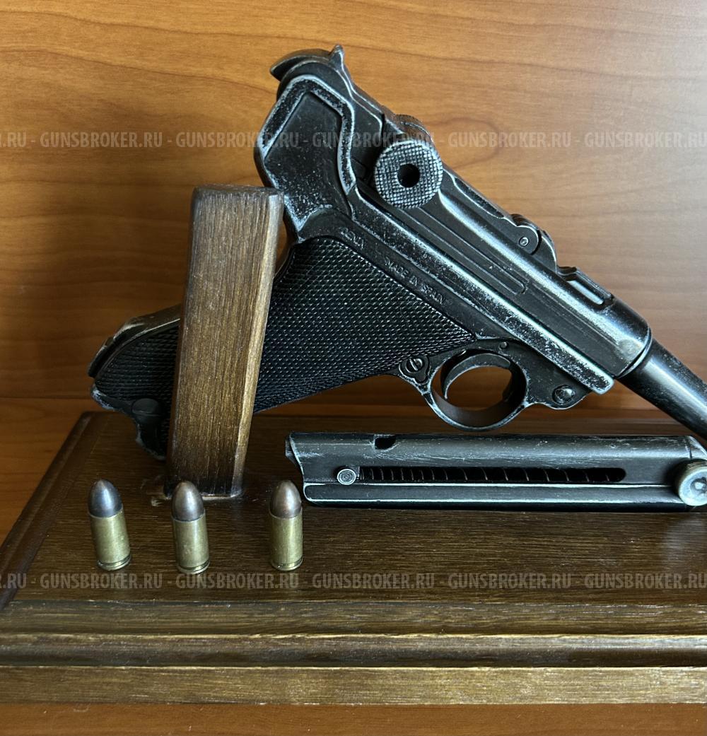 Люгер от Деникс на подставке