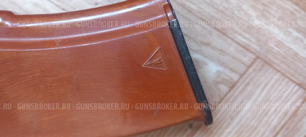 Магазины АК 7.62х39 бакелит ранние, с широкой юбкой.
