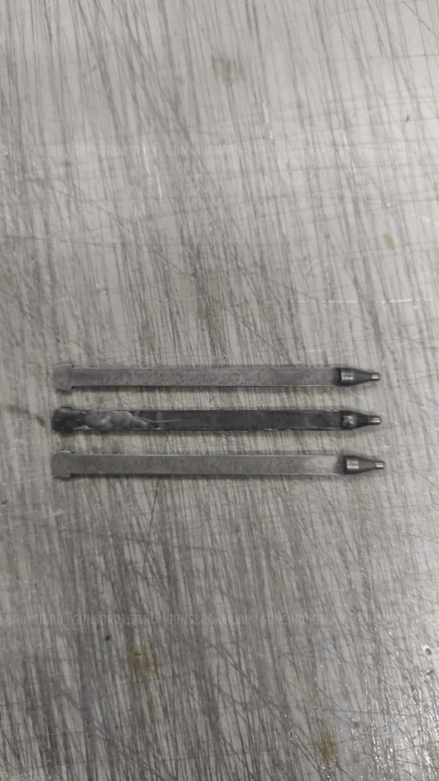   магазины сайга 9х19, TR9,переводчик огня, баек, возвратка. 