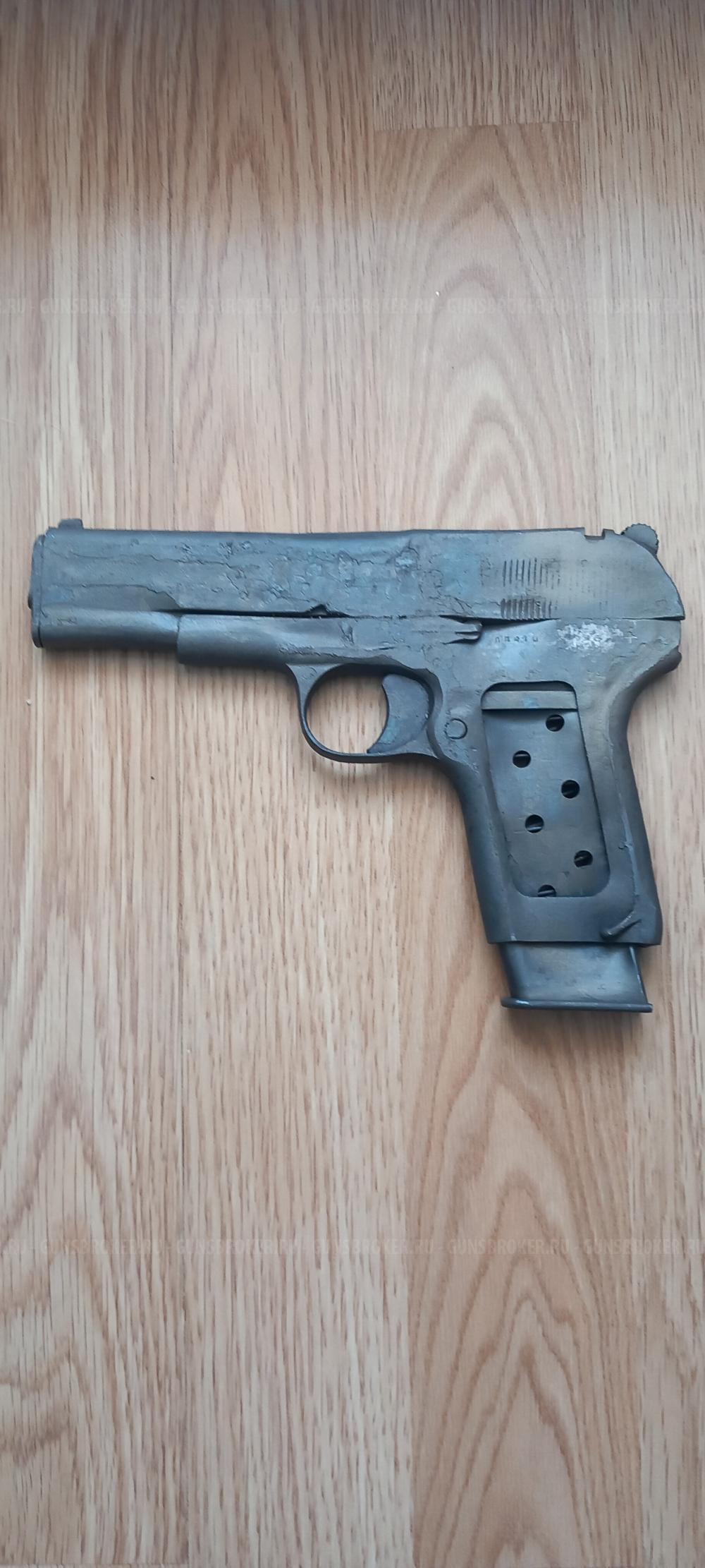 Сувенирное изделие, похожее на ТТ.