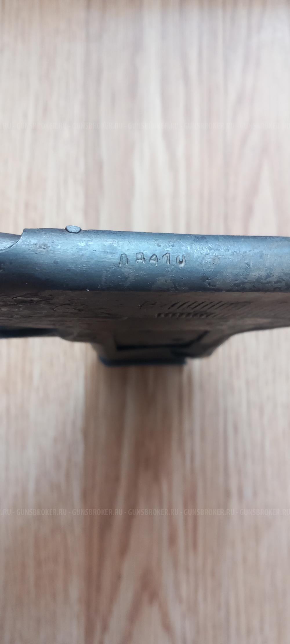 Сувенирное изделие, похожее на ТТ.