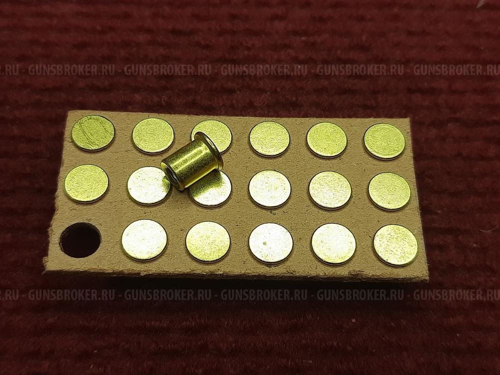 Револьвер Наган 1941 года выпуска, отличный экземпляр, с капсюлями "жевело" в придачу.