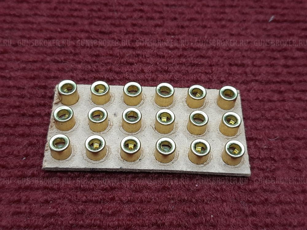 Револьвер Наган 1941 года выпуска, отличный экземпляр, с капсюлями "жевело" в придачу.