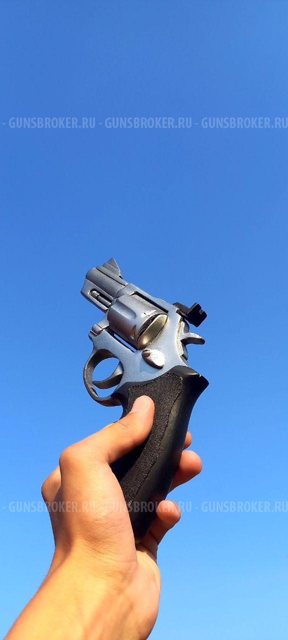 Макет револьвера Taurus 66