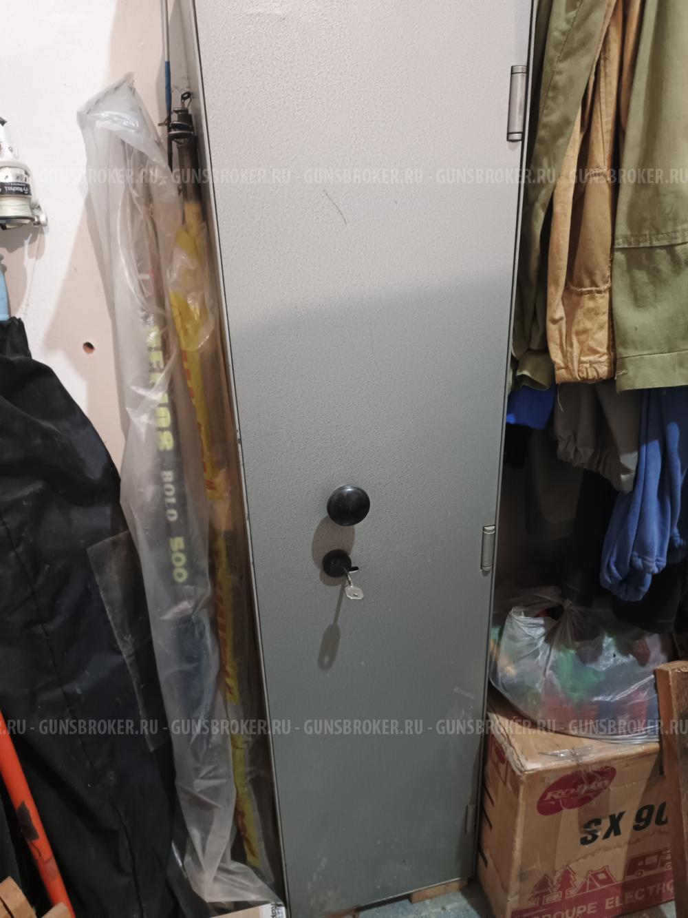 металлический шкаф для двух единиц оружия