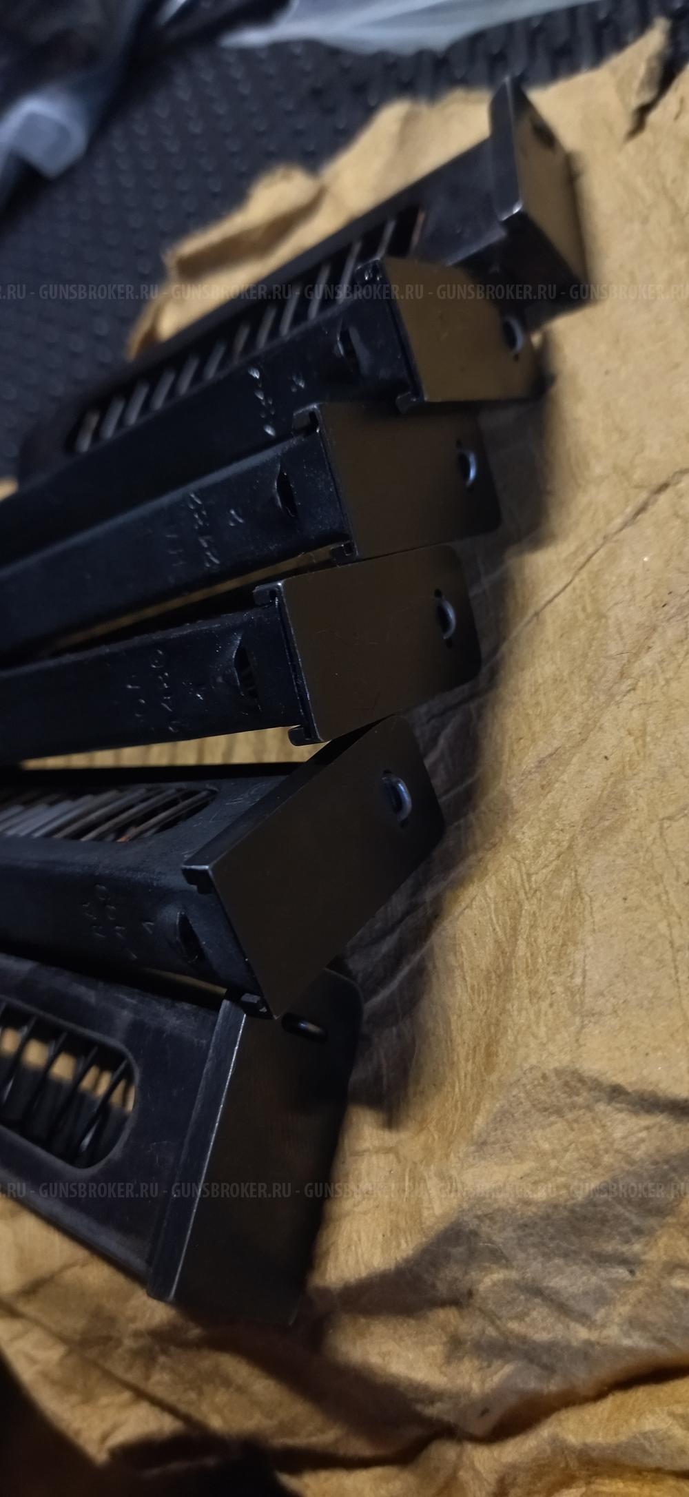 Магазин пм 1954-1972 , предохранитель красные, рукоятки бакелит, дутые задержки