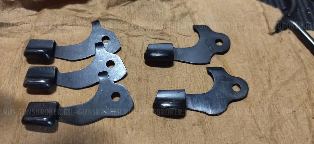 Магазин пм 1954-1972 , предохранитель красные, рукоятки бакелит, дутые задержки
