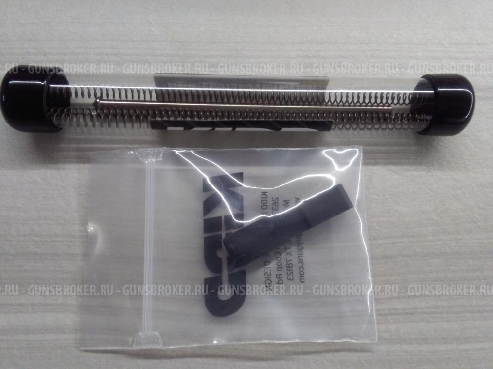 На RUGER 10/22 - рукоятки перезарядки, магазин релиз, ударник, экстрактор, авто болт релиз