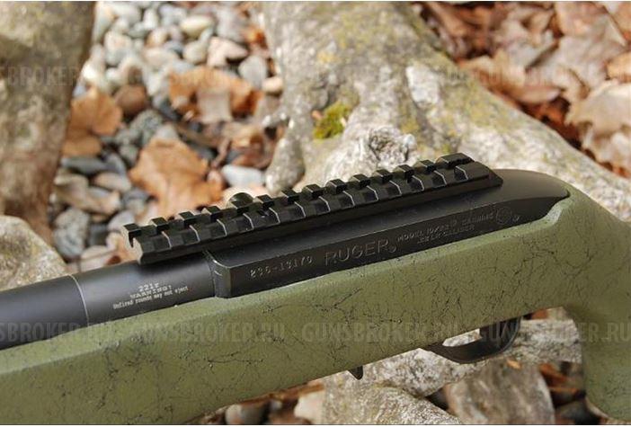 На RUGER 10/22 рукоятки перезарядки, планки, магазин релиз, Quad Rail + магазины 22lr