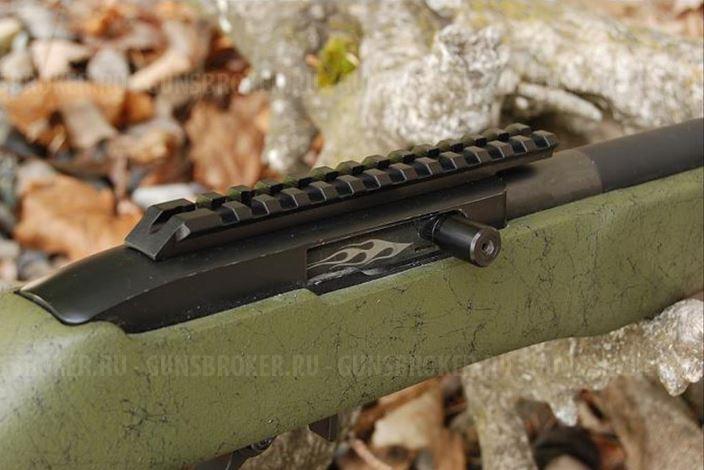 На RUGER 10/22 рукоятки перезарядки, планки, магазин релиз, Quad Rail + магазины 22lr