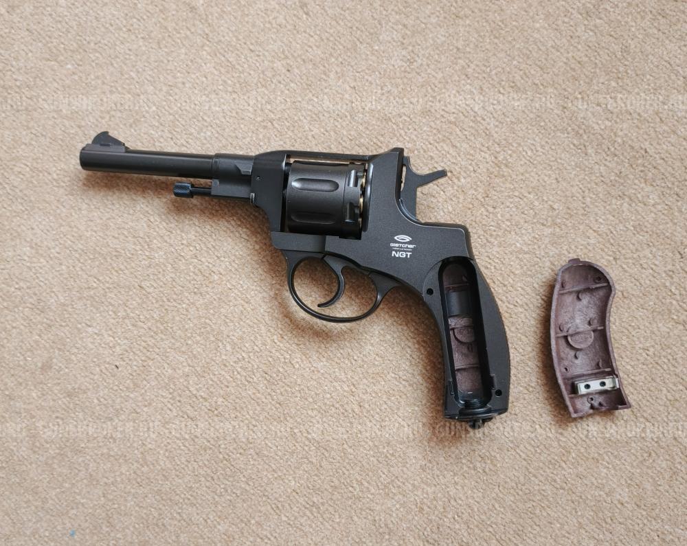 Наган  пневматика NGT Gletcher , 4,5 мм, СО 2 новый.