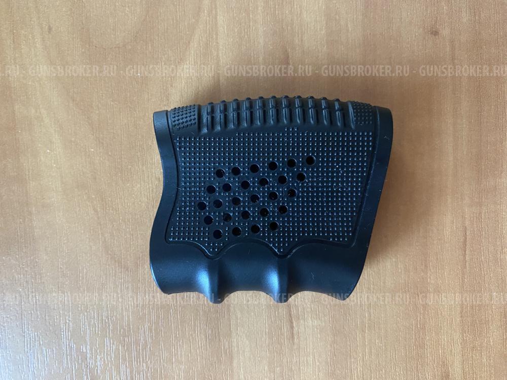 Накладка на рукоятку пистолета