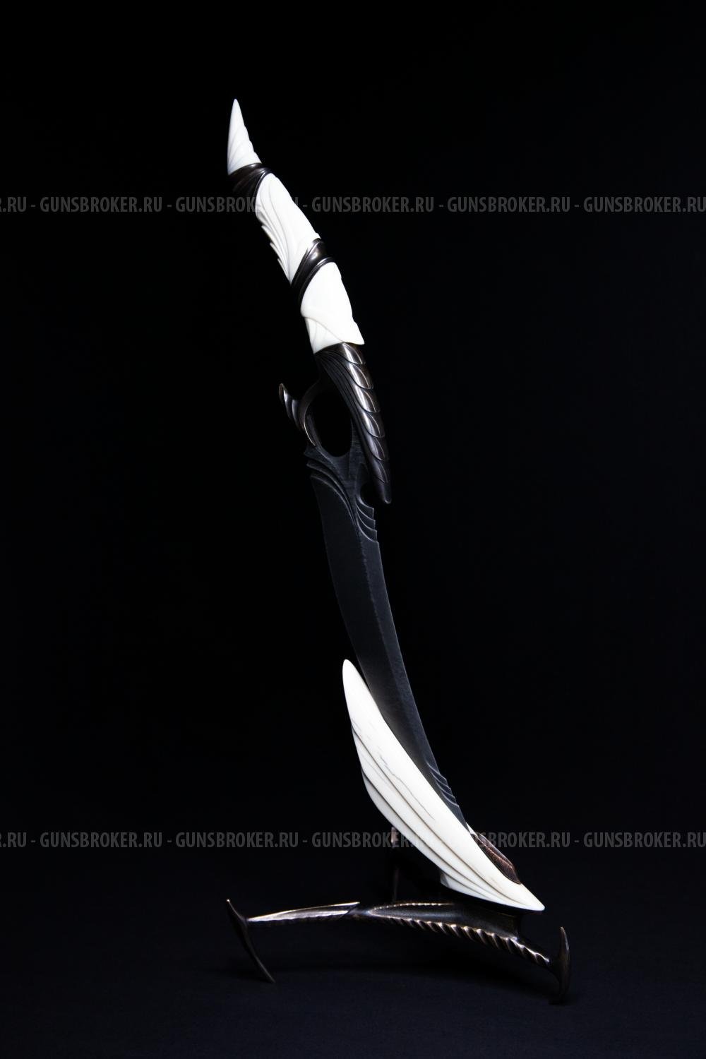 Нож Банши, кабинетная композиция