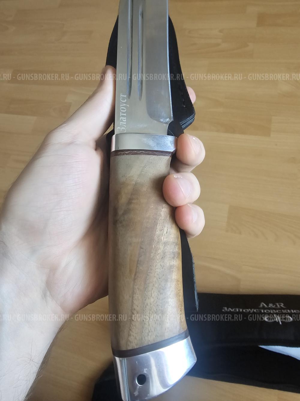 Ножи кукри и охотник